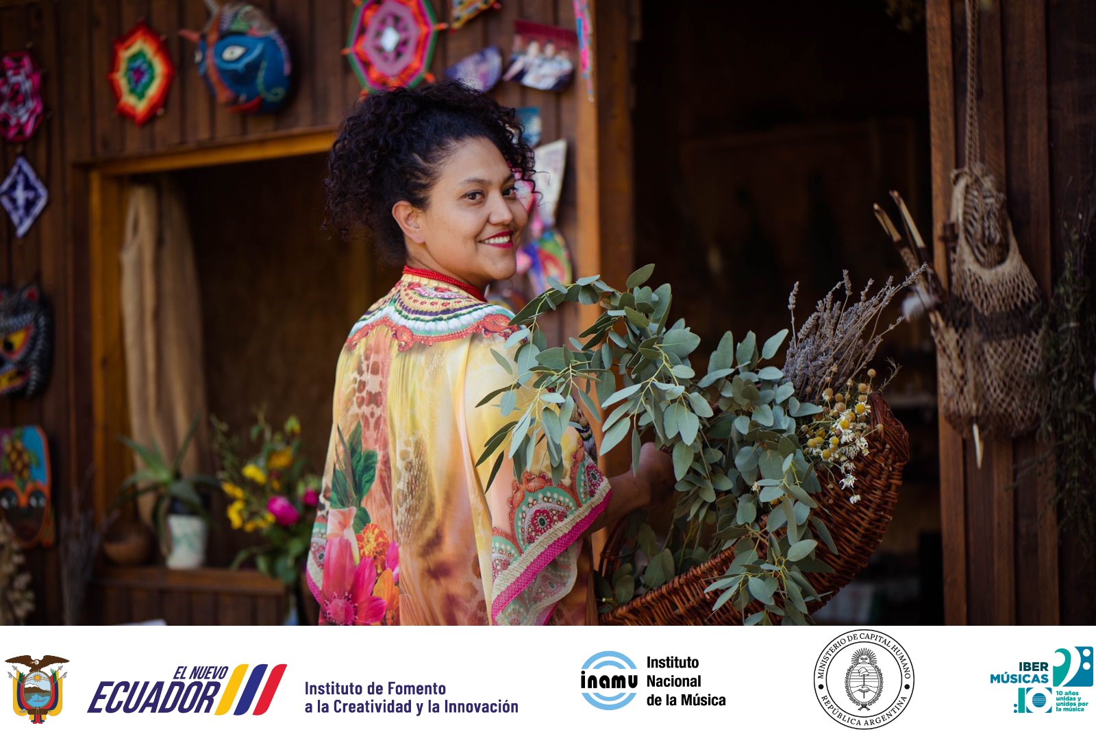 La artista ecuatoriana Carla Calasanz, junto a la argentina Vivi Pozzebón presentan su canción “Agüita de vieja”, ganadora del concurso Ibermúsicas de Creación de Canciòn